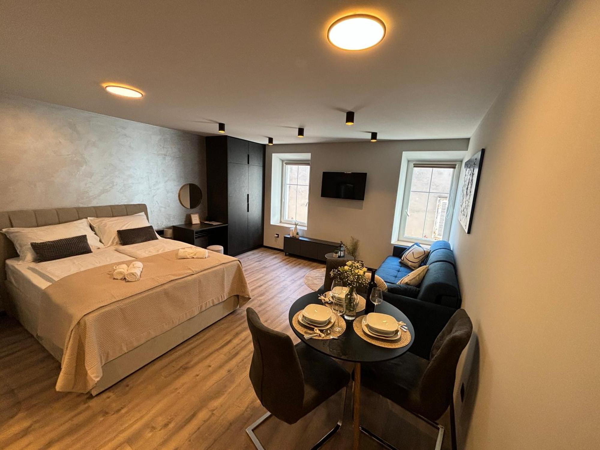 Studio Apartman Versi Old Town Zadar Extérieur photo